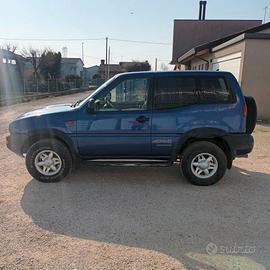 Autocarro Nissan Terrano 