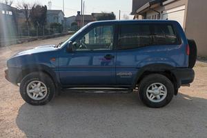 Autocarro Nissan Terrano 