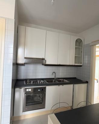Cucina completa lineare con elettrodomestici