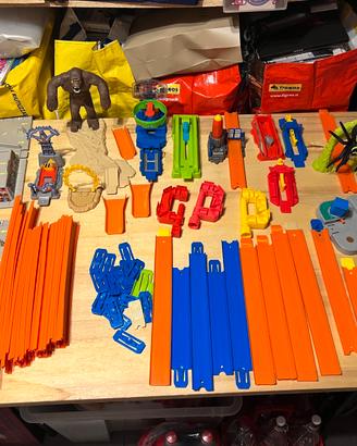 set piste Hot Wheels + accessori e garage