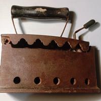 Ferro da stiro a carbone  in ghisa anni 50