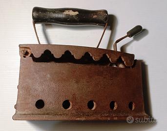 Ferro da stiro a carbone  in ghisa anni 50