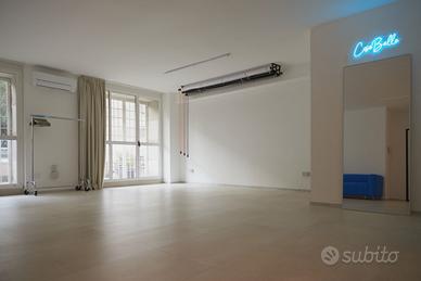 Luminoso studio open space per eventi e workshop