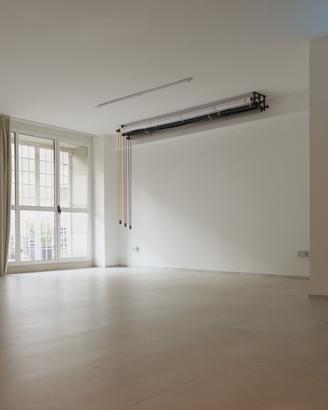 Luminoso studio open space per eventi e workshop
