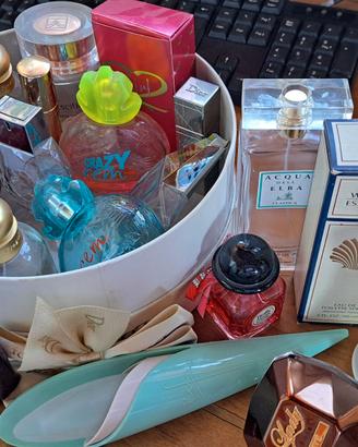 Bottiglie vuote di profumo da collezione