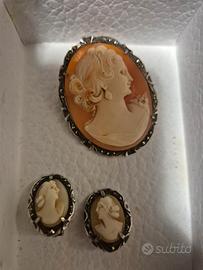 cammeo con orecchini 