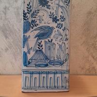 Bottiglia in maiolica decorata XIX sec