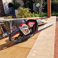 soffiatore, carriola e tagliasiepi 