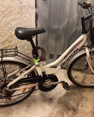 Bici bianchi yard da ragazza 24