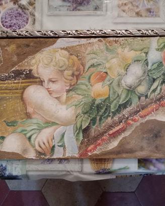 Affresco con cornice argentata