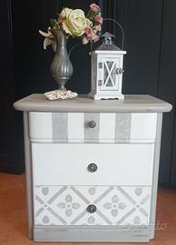comodino shabby chic 