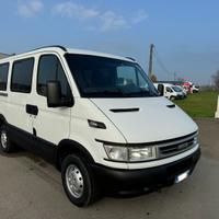 Iveco daily 35c12 9 posti trasporto persone pat. B