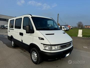 Iveco daily 35c12 9 posti trasporto persone pat. B