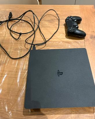 PlayStation 4 slim con scatola