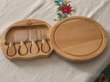Tagliere e set coltelli formaggio in legno