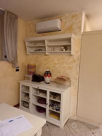 Vetrinetta con scaffale superiore 