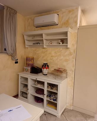 Vetrinetta con scaffale superiore 