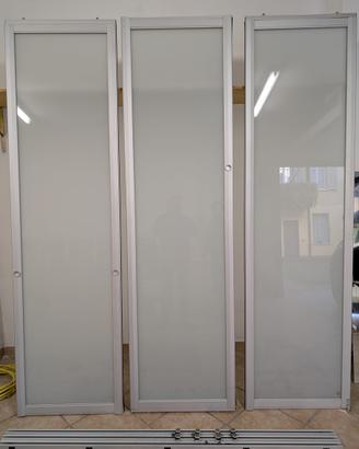 Porta scorrevole tre pannelli con binario