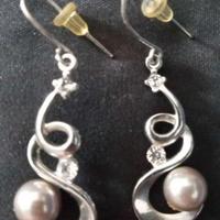 Orecchini pendenti con perla e brillantini