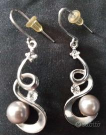 Orecchini pendenti con perla e brillantini