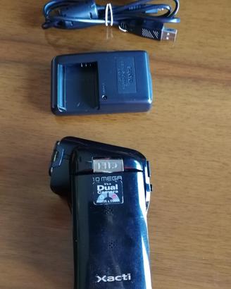 Sanyo Xacti dual camera