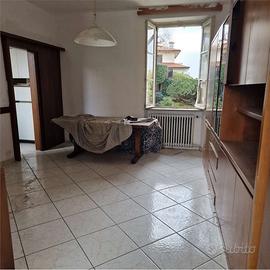 CANTU' centro vendiamo TRILOCALE con box