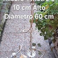 Lampadario ferro battuto 5 luci. colori pastello.