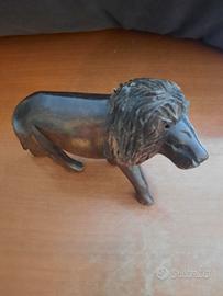 leone in legno