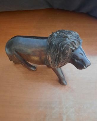 leone in legno