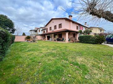 Villetta a schiera di 161 m² con più di 5 locali a