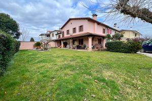 Villetta a schiera di 161 m² con più di 5 locali a