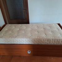 letto doppio cassapanca per ospiti + materassi