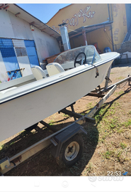 Motoscafo con motore