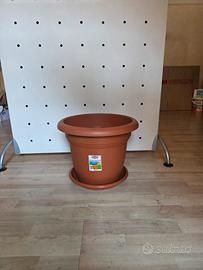 coppia di vasi in plastica da esterno