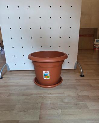 coppia di vasi in plastica da esterno