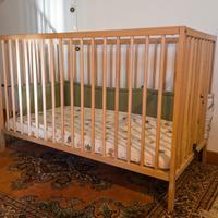 Lettino per bebé completo di materasso e paracolpi