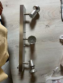 Luce a muro con faretti