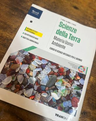 Scienze della Terra ISBN  9788823360365