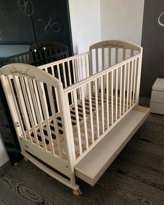 Lettino Pali con cassetto, ruote e materasso.