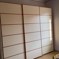 Armadio, cassettiera e comodini.