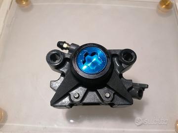Yamaha R1 pinza posteriore anno 98/2000 e compa