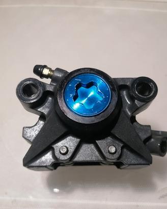 Yamaha R1 pinza posteriore anno 98/2000 e compa