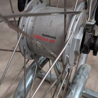 Ruota 700  Con Dinamo Al Mozzo  E Convertitore USB