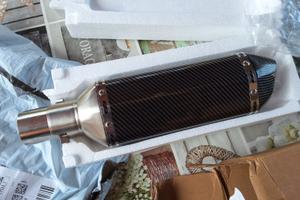 Terminale di scarico universale in acciaio.