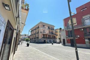 NEGOZIO A POZZUOLI