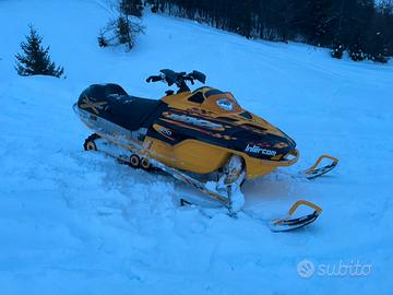 Ski doo bombardier 800