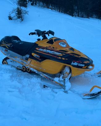 Ski doo bombardier 800