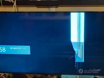 televisore schermo parzialmente rotto