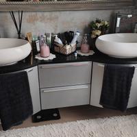 mobile bagno sospeso con ampie ciotole lavello 