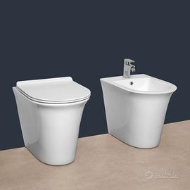 Sanitari filomuro senza brida con copriwc slim